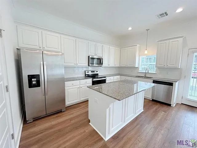 $2,600 | 608 Lake Shelf Drive, Baton Rouge, LA 70820