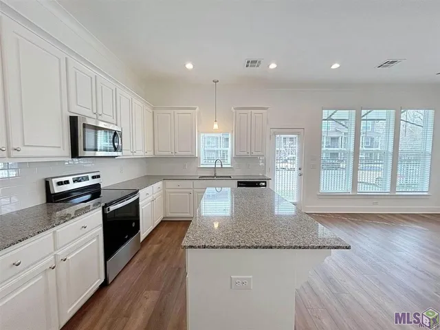 $2,600 | 608 Lake Shelf Drive, Baton Rouge, LA 70820