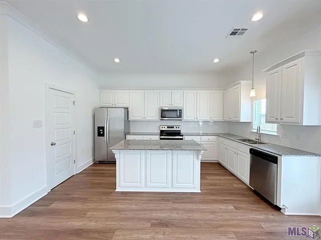 $2,600 | 608 Lake Shelf Drive, Baton Rouge, LA 70820