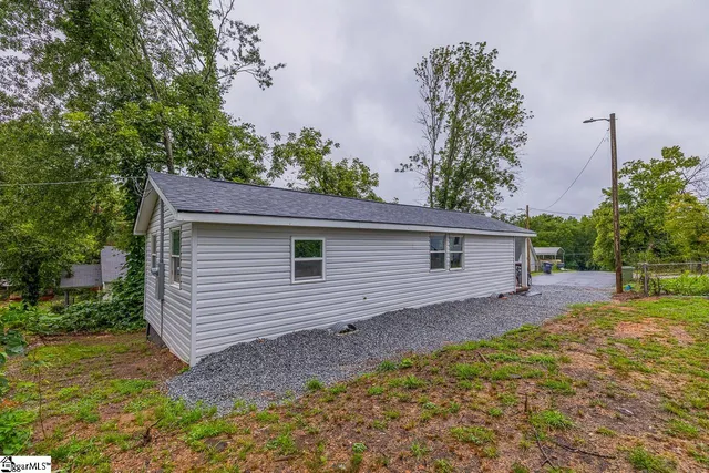 $110,000 | 611 Hunters Court, Laurens, SC 29360