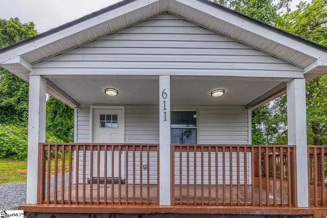 $110,000 | 611 Hunters Court, Laurens, SC 29360