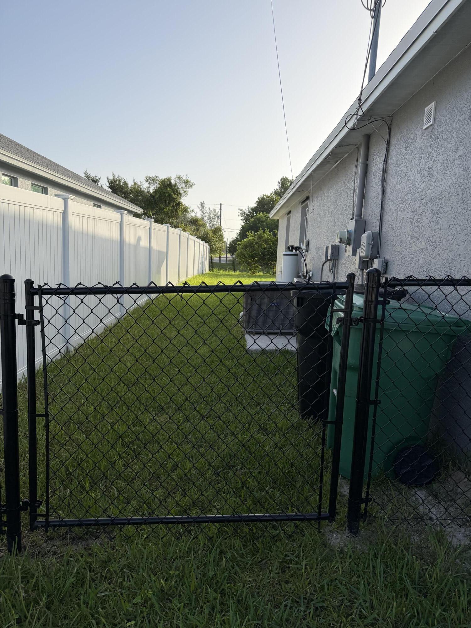 2619 Southwest Fair Isle Road Port St. Lucie, FL 34987 - Photo 4 of 37 IMG_1142