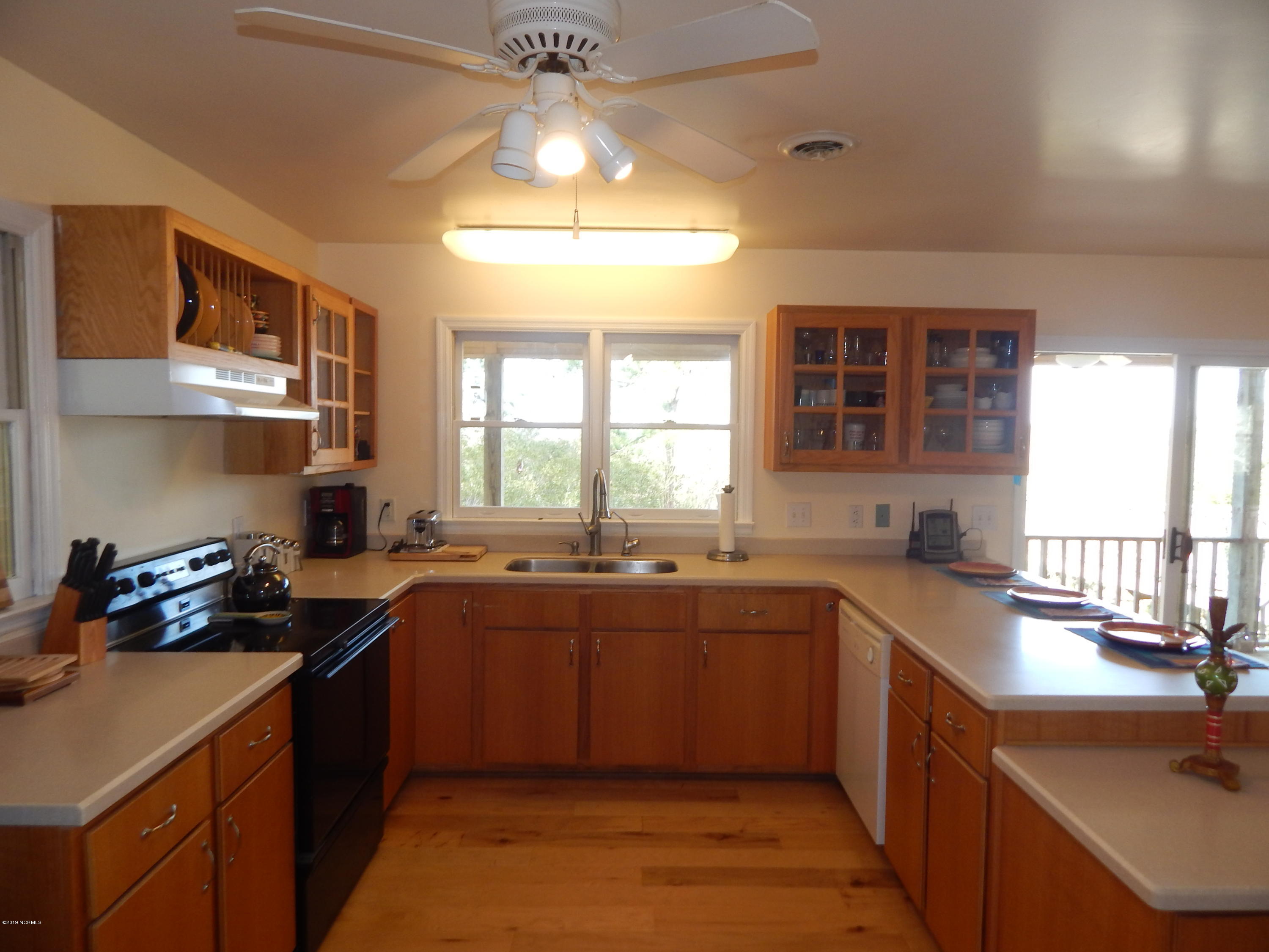 205 Sunset Point Road Beaufort, NC 28516 - Photo 9 of 49 Warm Wood