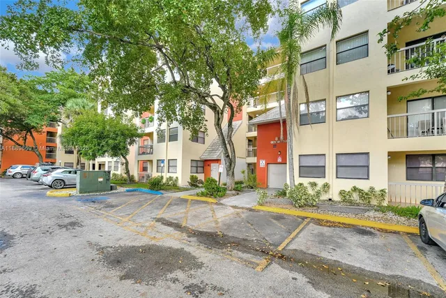 $2,300 | 8120 Geneva Court, Unit 549, Doral, FL 33166