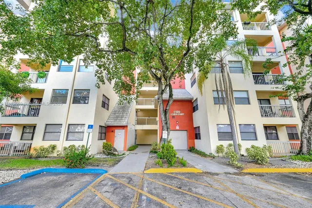 $2,300 | 8120 Geneva Court, Unit 549, Doral, FL 33166