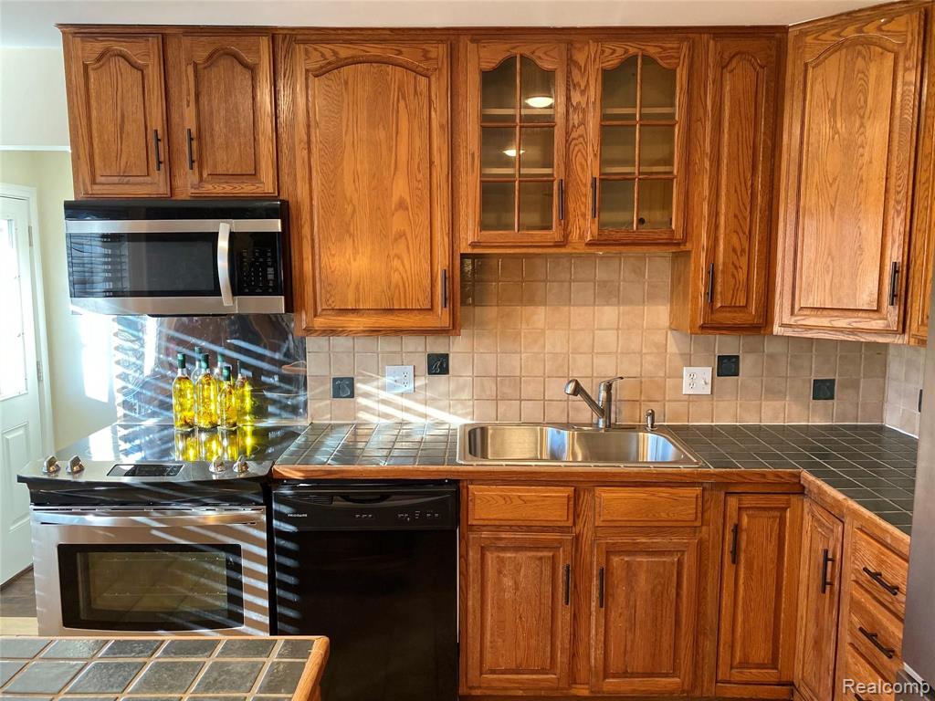 51811 Card Road Macomb, MI 48042 - Photo 6 of 25