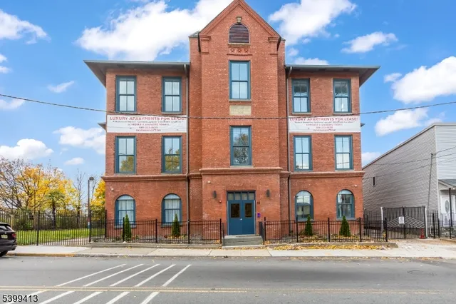 $2,400 | 70 Roseville Avenue, Unit 2A, Newark, NJ 07107