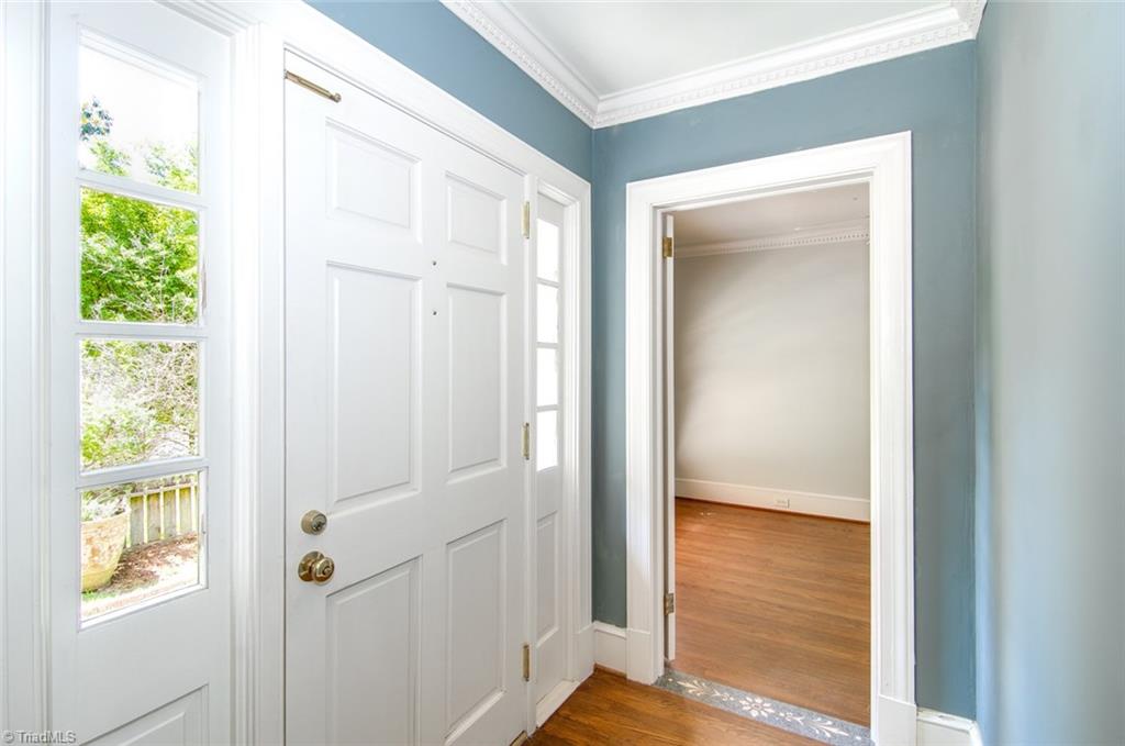 710 Brookside Drive High Point, NC 27262 - Photo 2 of 27