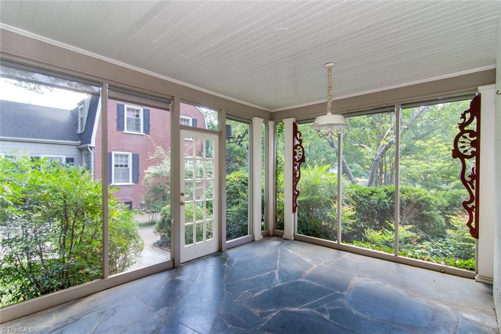 710 Brookside Drive High Point, NC 27262 - Photo 5 of 27