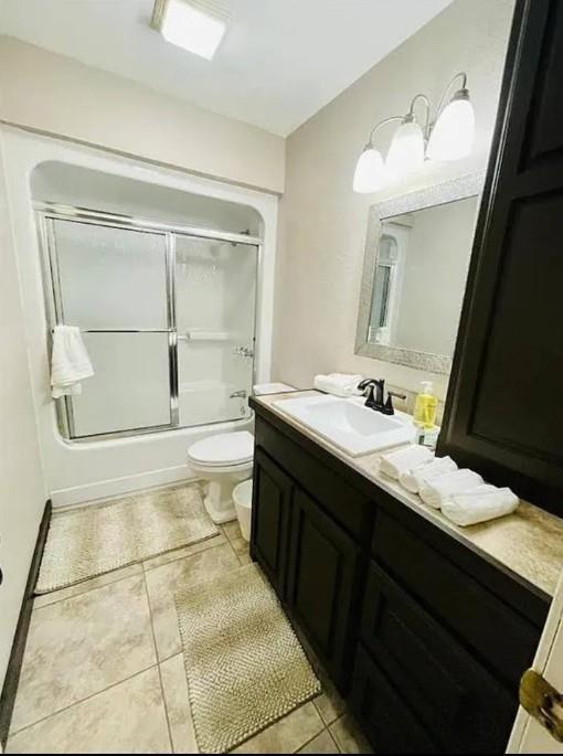 207 Emberson Chapel Road Pilot Point, TX 76258 - Photo 10 of 18 Tub and shower combination with sliding glass enclosure