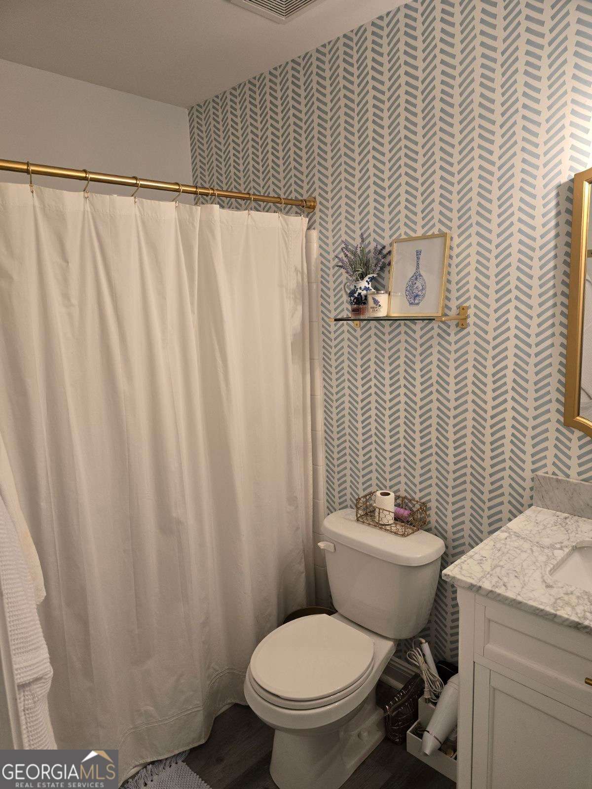 1035 South Barnett Shoals Road, Unit 913 Athens, GA 30605 - Photo 10 of 14 a bathroom with a toilet a sink and curtain