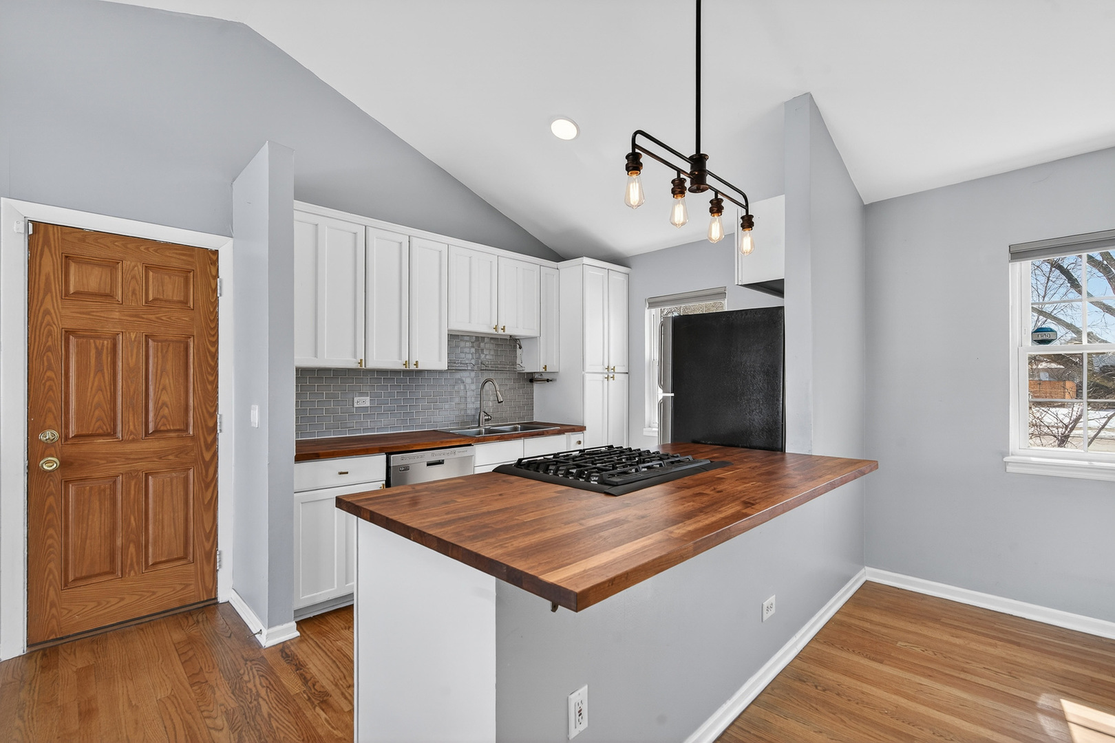 1333 Purdue Avenue Naperville, IL 60565 - Photo 10 of 30