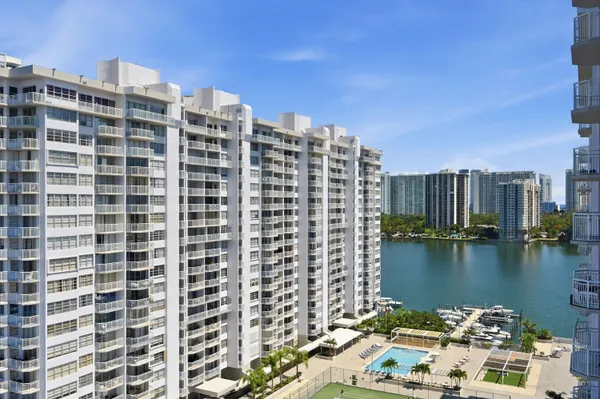 $249,000 | 18011 Biscayne Boulevard, Unit 1502, Aventura, FL 33160