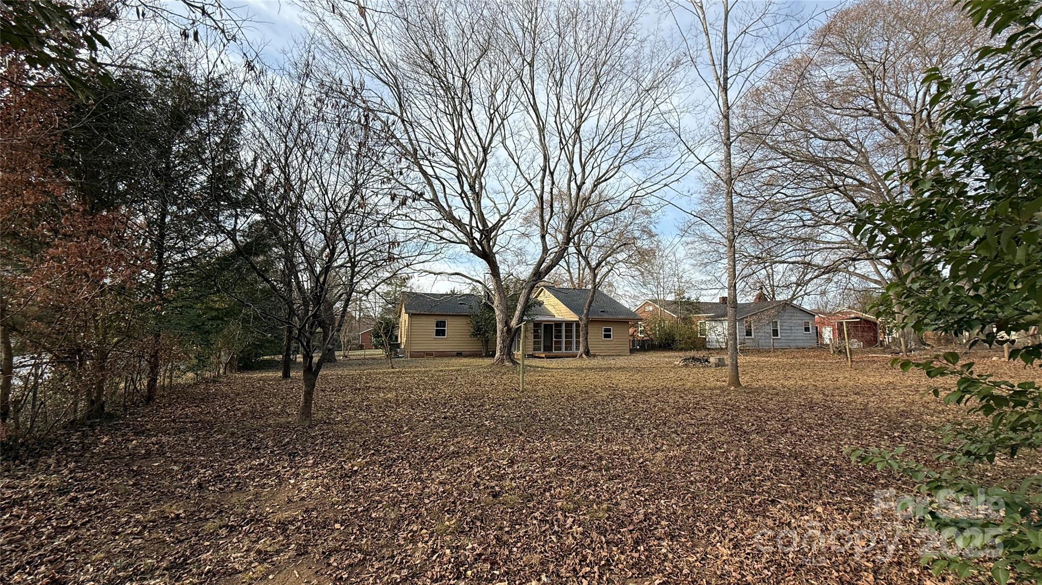 809 Howard Street Shelby, NC 28152 - Photo 14 of 41 a backyard of a house with lots of green space