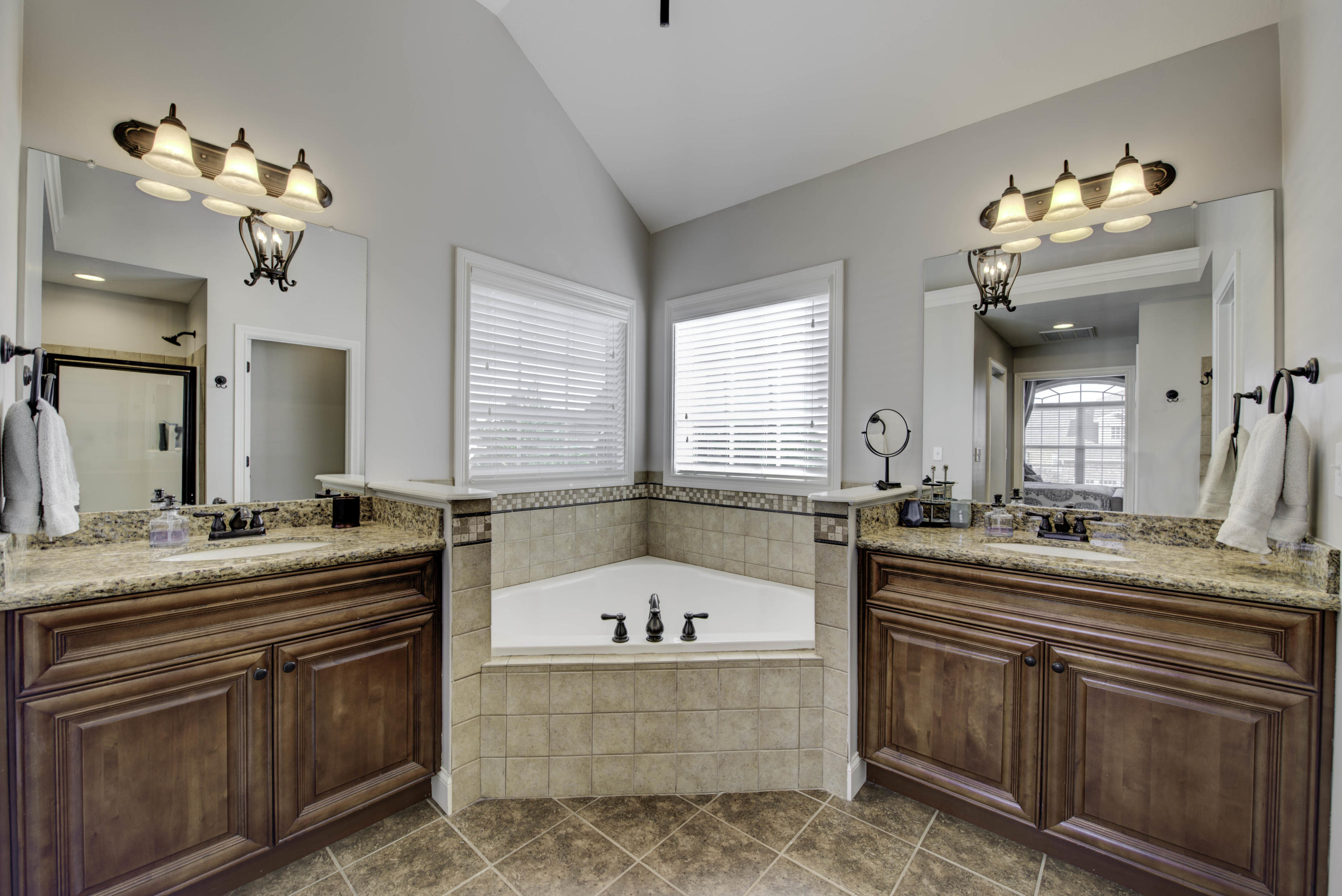 103 Cres View Lane Oak Ridge, TN 37830 - Photo 20 of 33 Master Bath