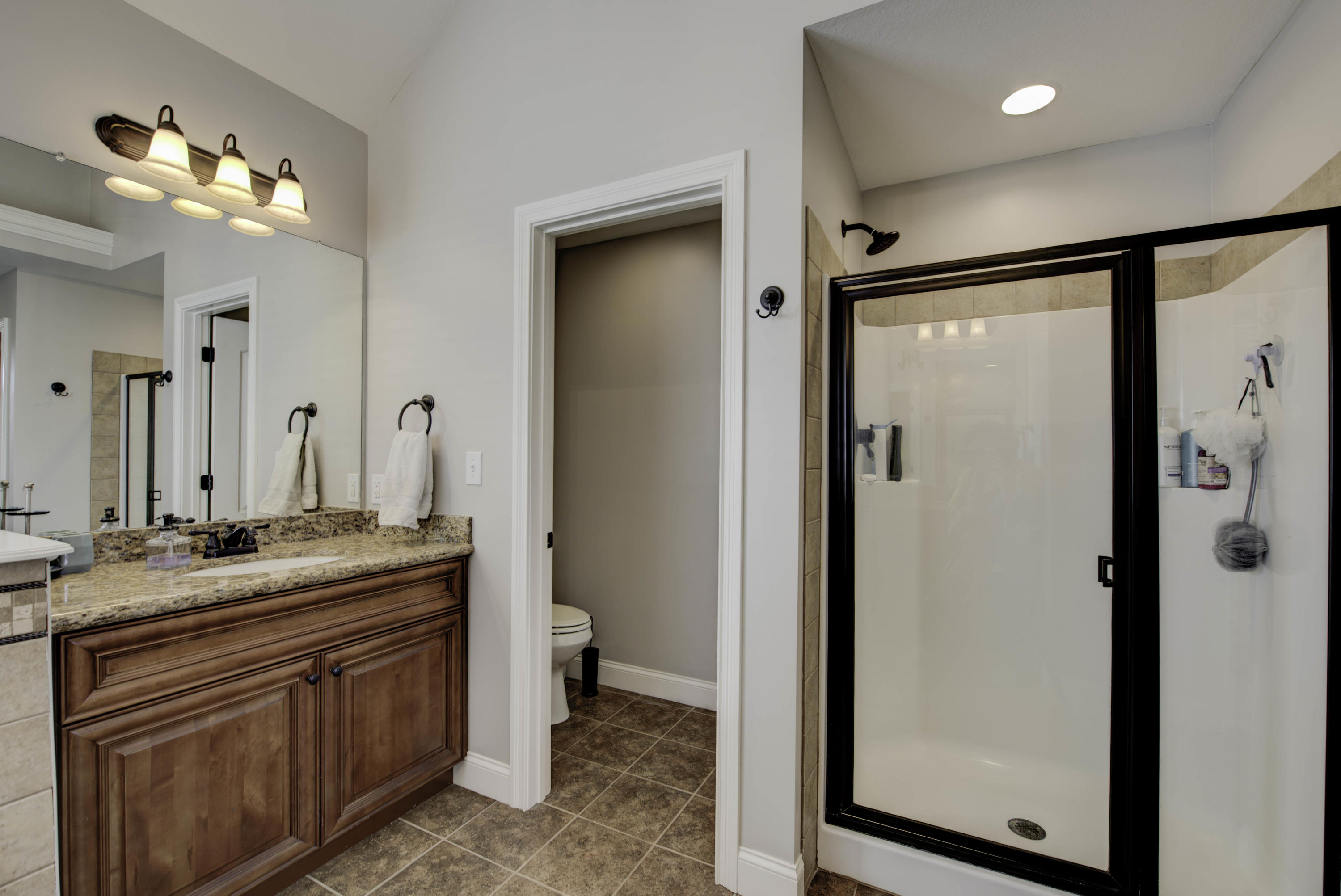 103 Cres View Lane Oak Ridge, TN 37830 - Photo 21 of 33 Master Bath