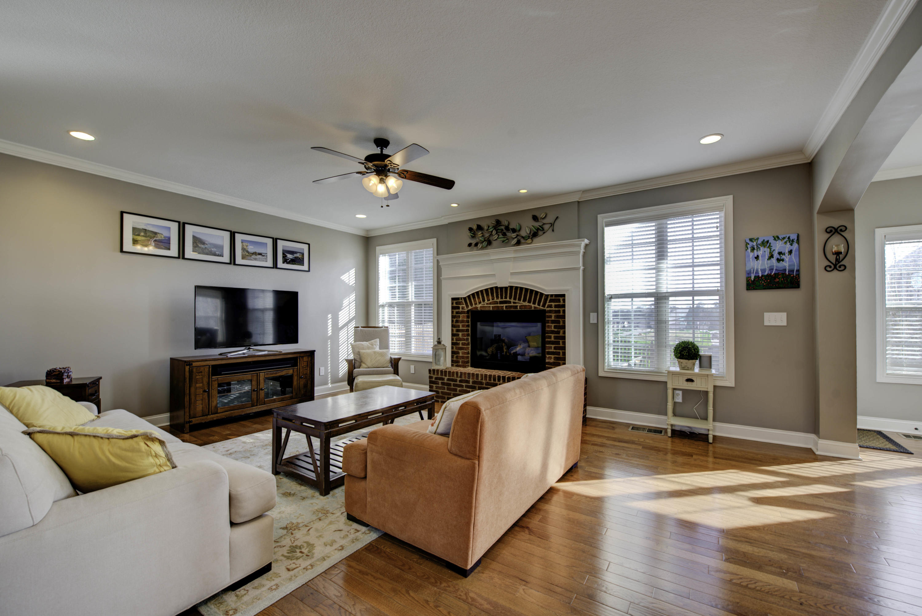103 Cres View Lane Oak Ridge, TN 37830 - Photo 8 of 33 Family Room