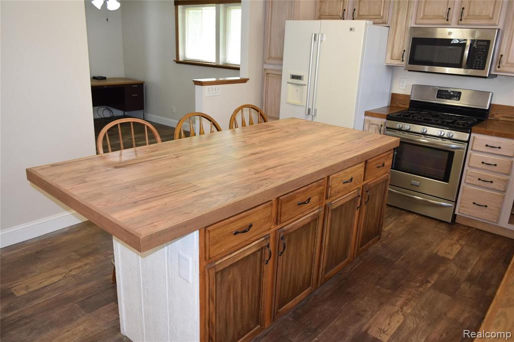 8257 Potter Road Flushing, MI 48433 - Photo 6 of 18