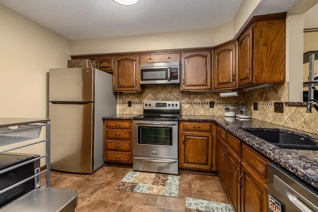 $139,950 | 303 East Partridge Avenue, Unit G, Independence, MO 64055