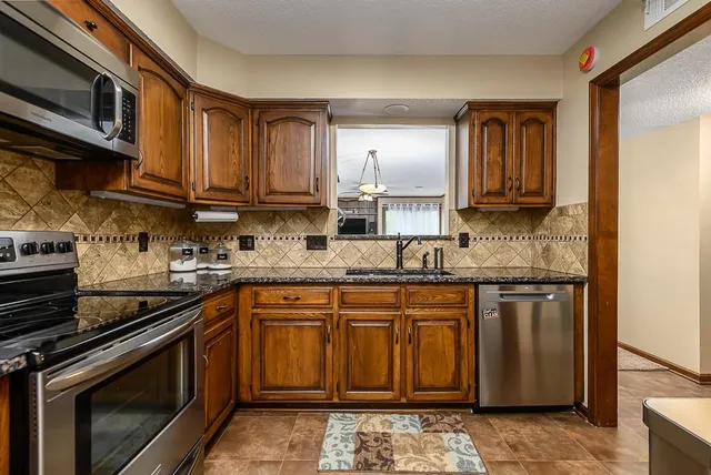 $139,950 | 303 East Partridge Avenue, Unit G, Independence, MO 64055