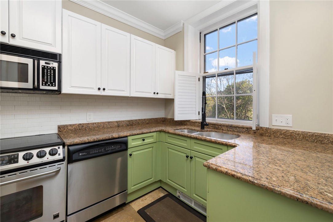 72 Manning Street, Unit 1 Providence, RI 02906 - Photo 15 of 33