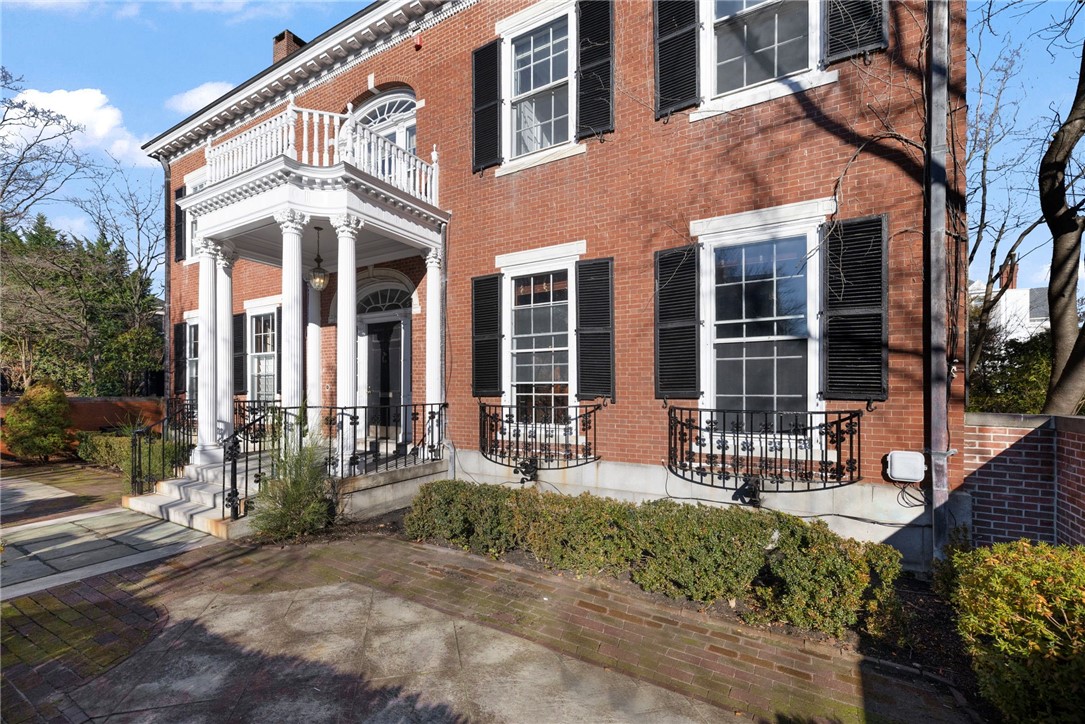 72 Manning Street, Unit 1 Providence, RI 02906 - Photo 2 of 33