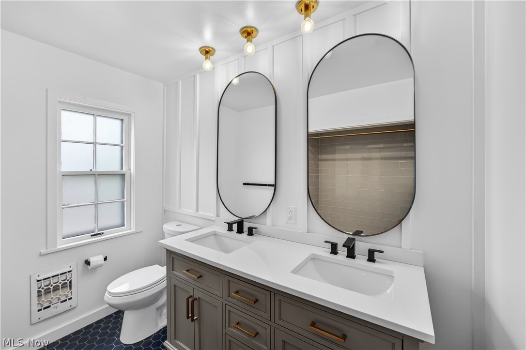 2561 Charney Road Cleveland, OH 44118 - Photo 35 of 47 The Main Bathroom