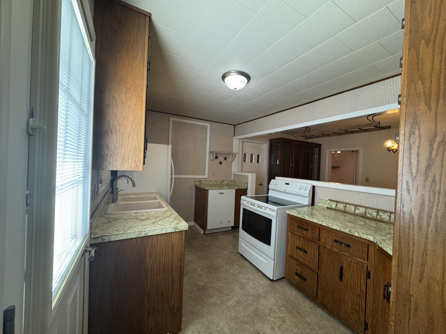 602 East Webster Street Clinton, IL 61727 - Photo 8 of 36