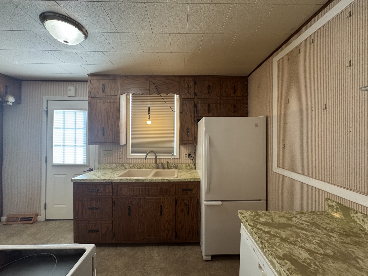 602 East Webster Street Clinton, IL 61727 - Photo 9 of 36