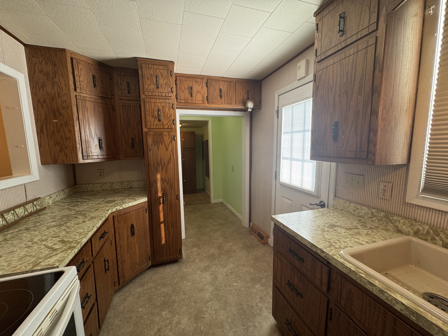 602 East Webster Street Clinton, IL 61727 - Photo 10 of 36