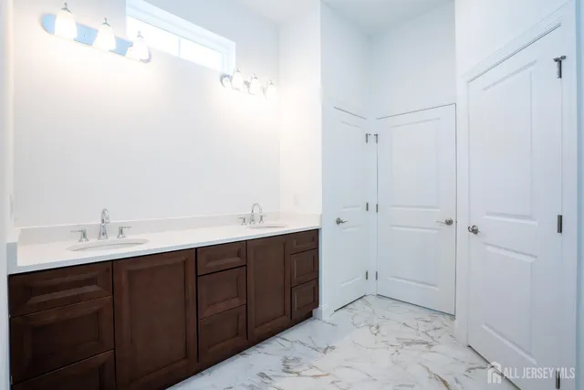 $1,189,900 | 15 Ashlynn Court, Manalapan, NJ 07726