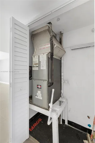 a view of entryway with furniture