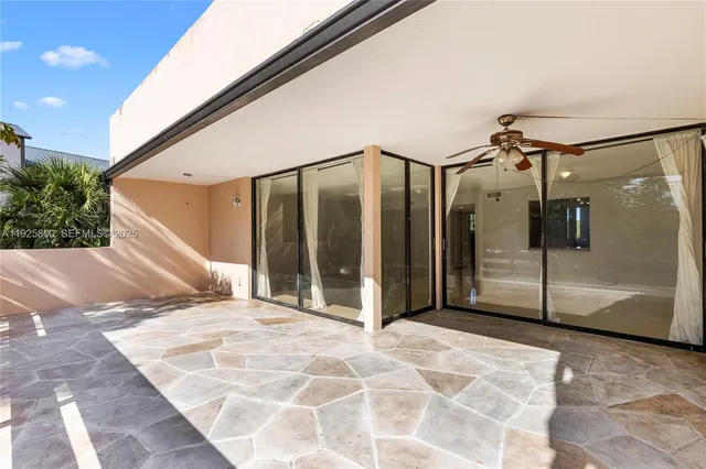 $429,000 | 120 Southwest 96th Terrace, Unit 204, Plantation, FL 33324