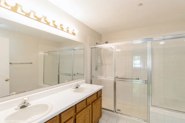 $2,350 | 1412 West Crane Street, Unit 1, Arlington Heights, IL 60004