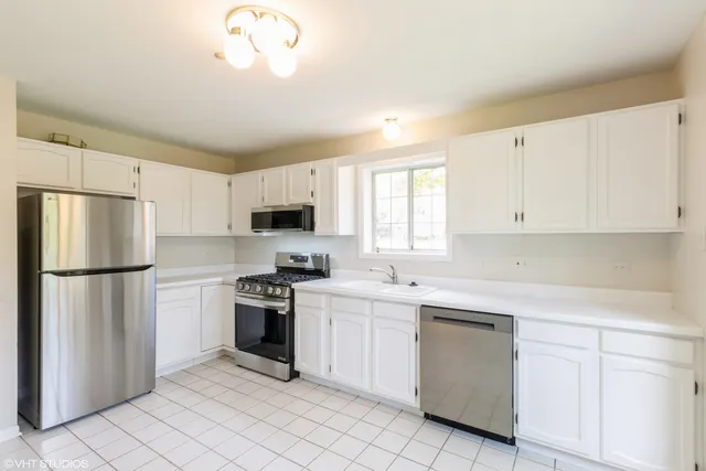 $2,350 | 1412 West Crane Street, Unit 1, Arlington Heights, IL 60004