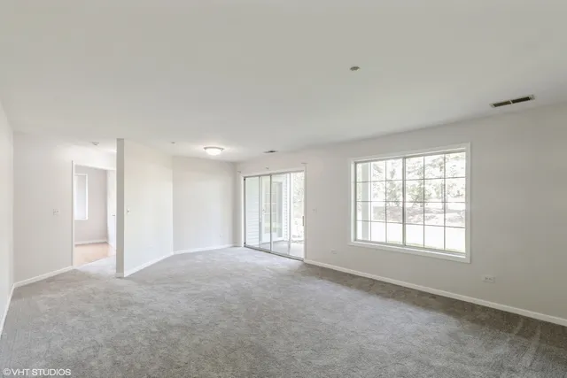 $2,350 | 1412 West Crane Street, Unit 1, Arlington Heights, IL 60004