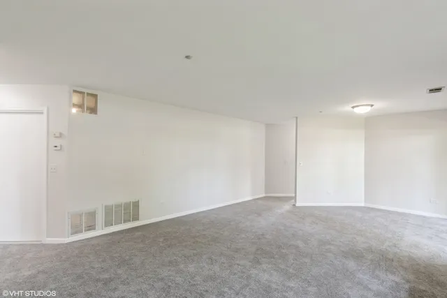 $2,350 | 1412 West Crane Street, Unit 1, Arlington Heights, IL 60004