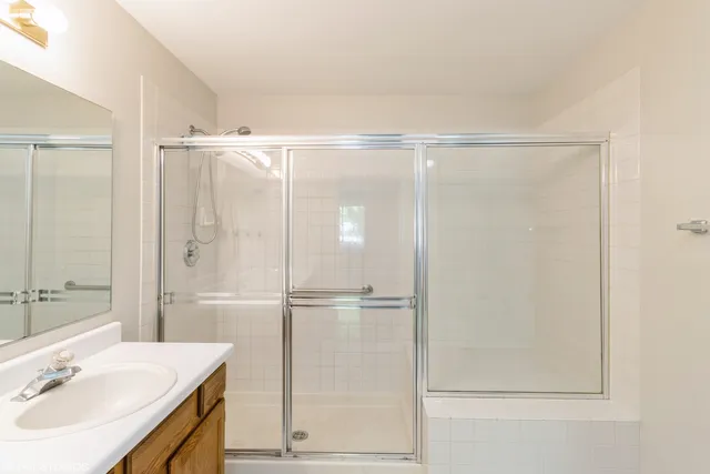 $2,350 | 1412 West Crane Street, Unit 1, Arlington Heights, IL 60004