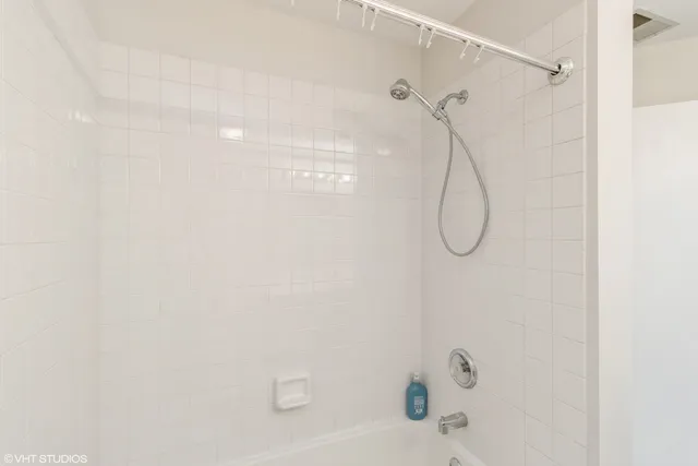 $2,350 | 1412 West Crane Street, Unit 1, Arlington Heights, IL 60004