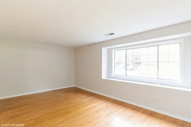 $2,350 | 1412 West Crane Street, Unit 1, Arlington Heights, IL 60004