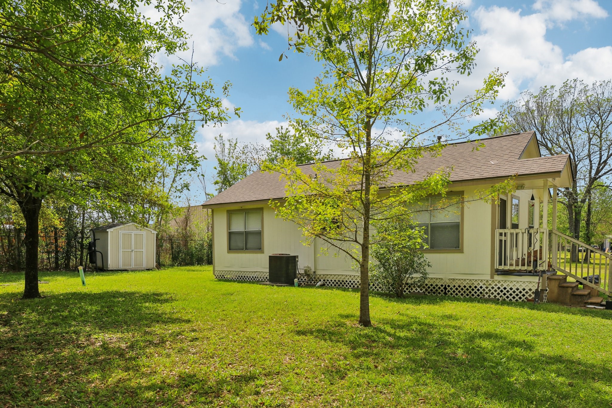 27330 East Hardy Road Spring, TX 77373 - Photo 5 of 41 27430 E Hardy Rd
Frame house 2/1
