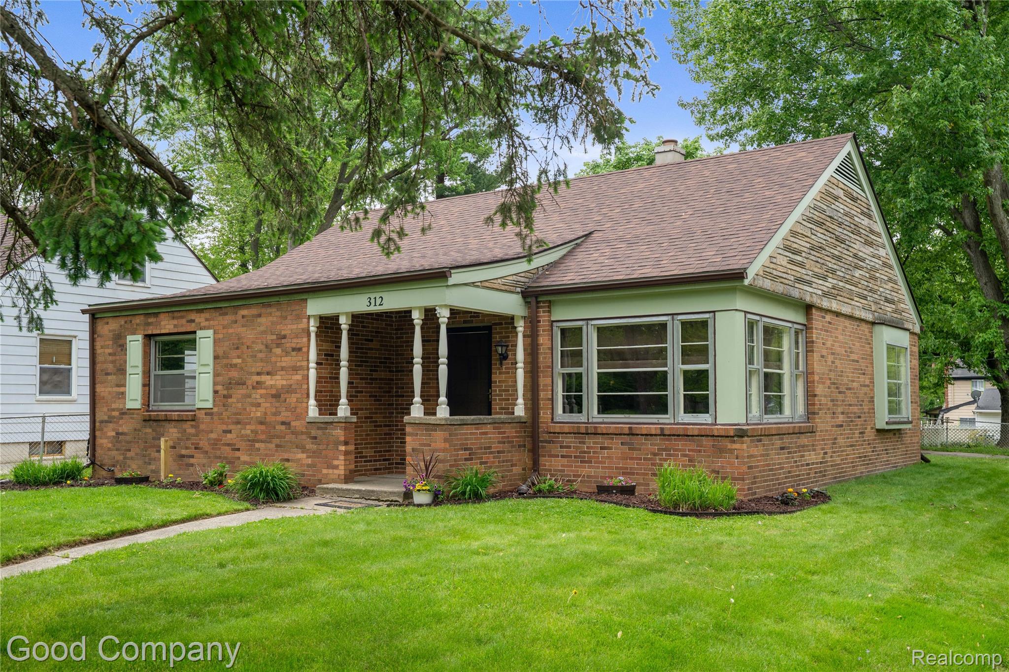 312 Dover Road Waterford, MI 48328 - Photo 1 of 24 Front04.jpg