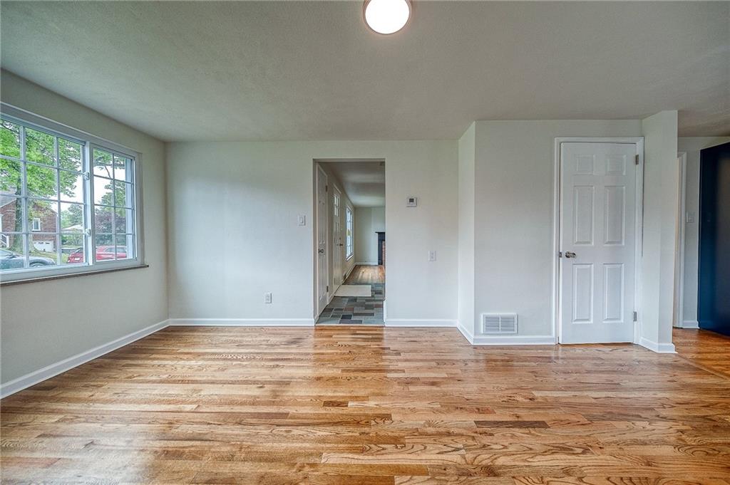349 Orchard Spring Road Pittsburgh, PA 15220 - Photo 11 of 29 Gallery Image 11