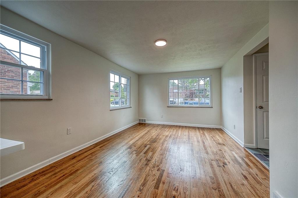 349 Orchard Spring Road Pittsburgh, PA 15220 - Photo 12 of 29 Gallery Image 12