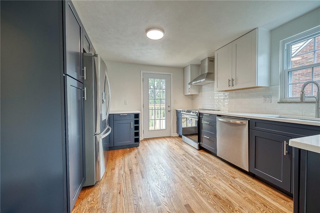 349 Orchard Spring Road Pittsburgh, PA 15220 - Photo 4 of 29 Gallery Image 4
