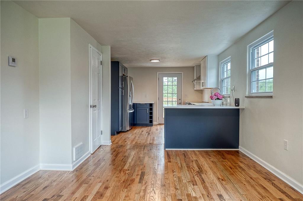 349 Orchard Spring Road Pittsburgh, PA 15220 - Photo 7 of 29 Gallery Image 7