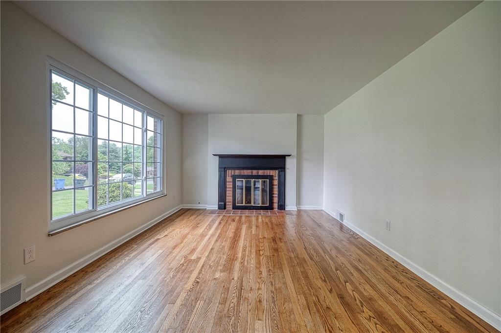 349 Orchard Spring Road Pittsburgh, PA 15220 - Photo 8 of 29 Gallery Image 8