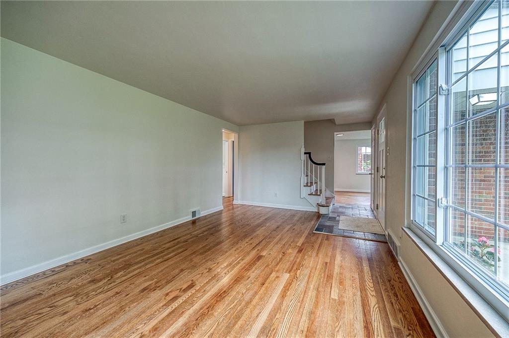 349 Orchard Spring Road Pittsburgh, PA 15220 - Photo 9 of 29 Gallery Image 9