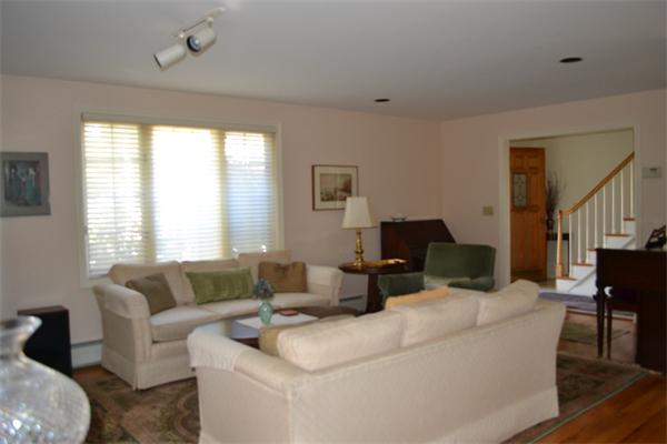 25 Tattan Farm Road Worcester, MA 01605 - Photo 3 of 14 Gallery Image 3