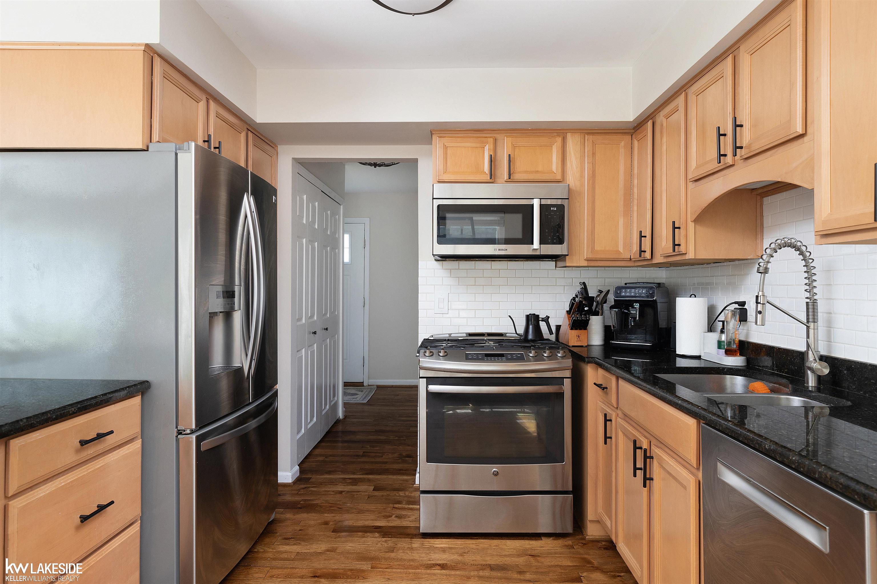 1713 Morningside Lane Rochester, MI 48307 - Photo 16 of 43 50150556-29ec9df6-eb1e-4f31-ae7e-59cc1cd4bcf2.JPG